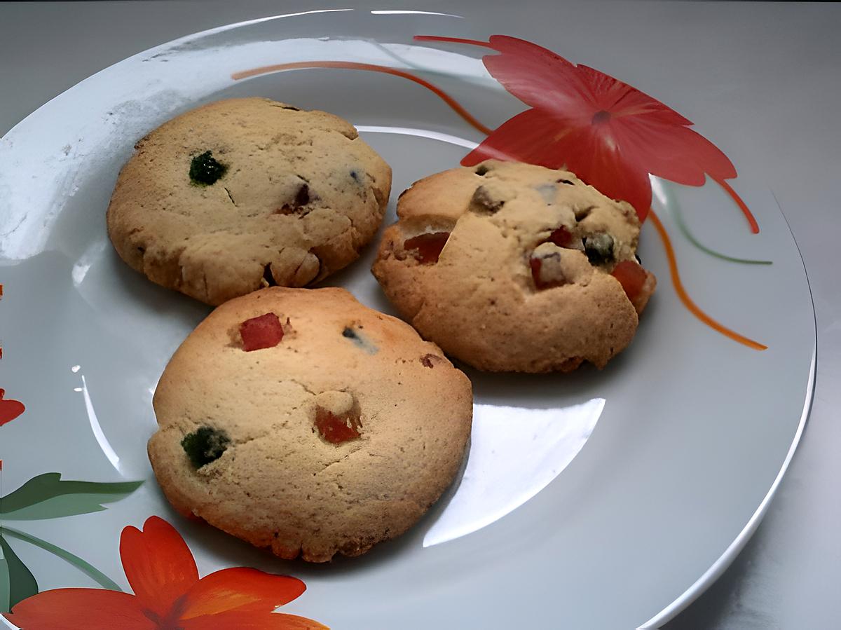 recette BISCUITS SABLES AUX FRUITS CONFITS