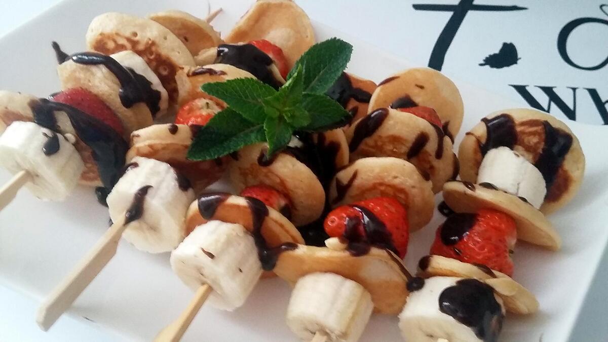 recette Brochettes de fruits et de pancakes au coulis de chocolat