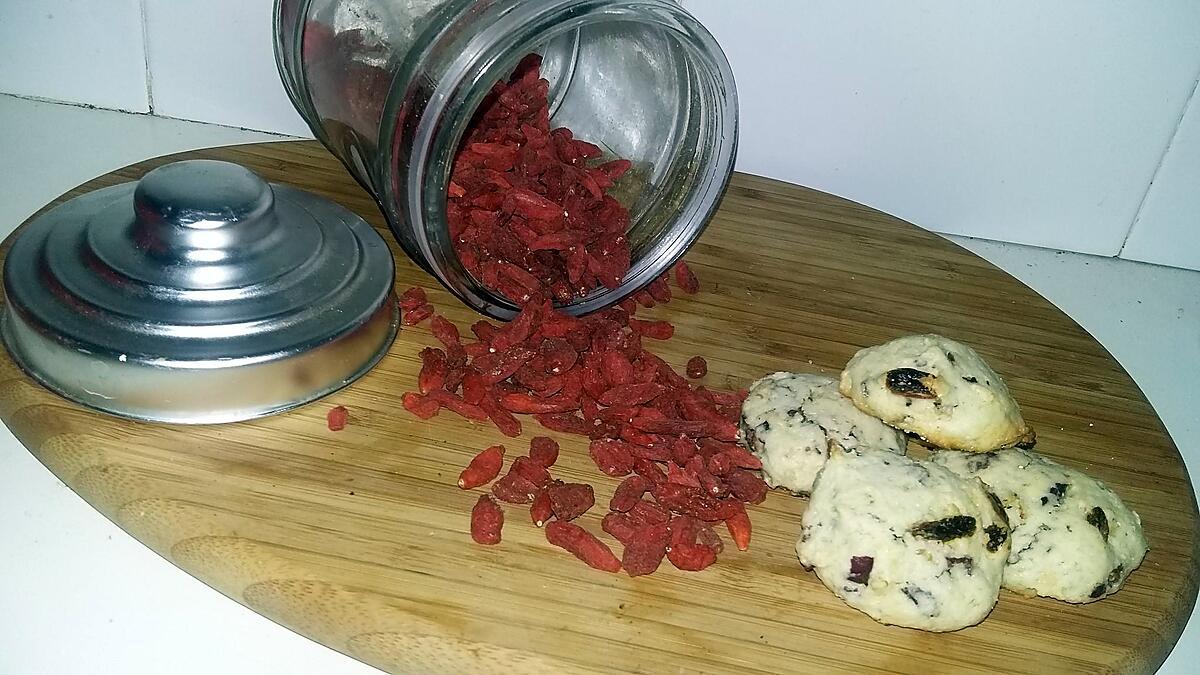 recette Cookies au baies de goji et pétales de roses cristalisés