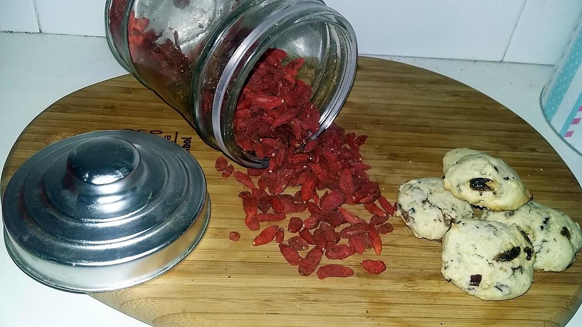 recette Cookies au baies de goji et pétales de roses cristalisés