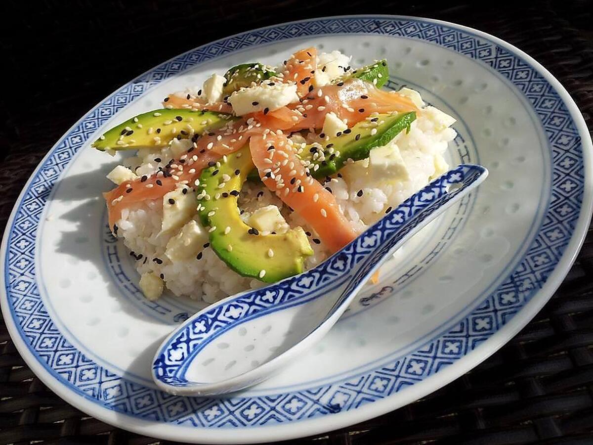recette Chirashi saumon fumé-avocat-mozza(salade japonaise)