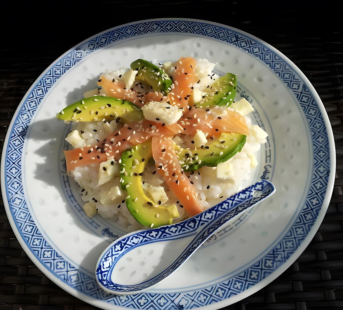 recette Chirashi saumon fumé-avocat-mozza(salade japonaise)