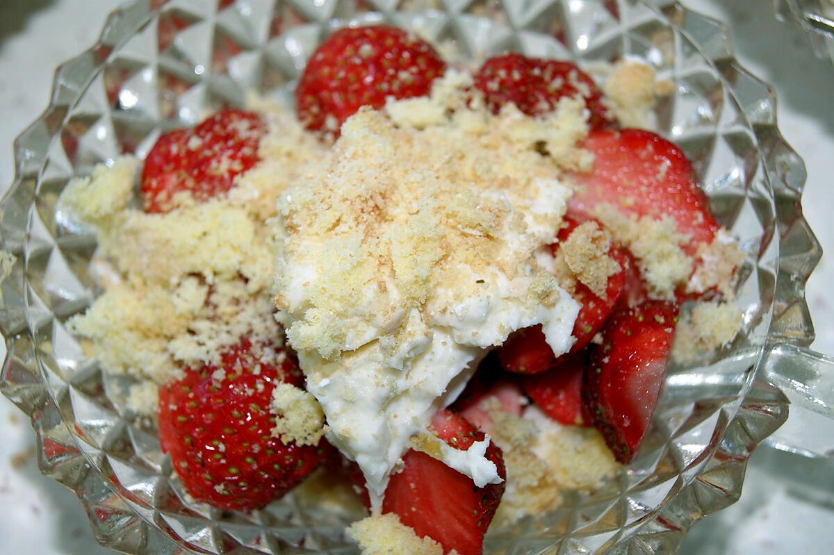 recette Trifle aux fraises et biscuits cuillères.