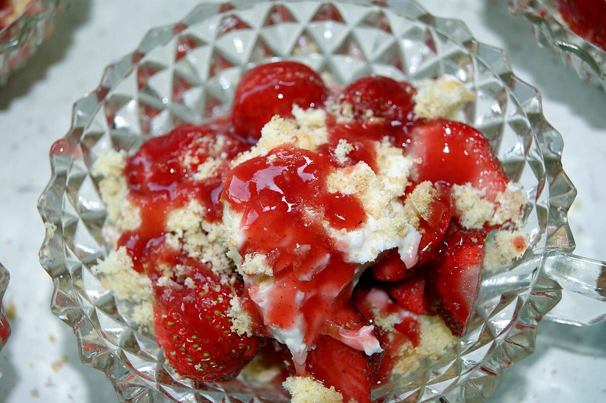 recette Trifle aux fraises et biscuits cuillères.