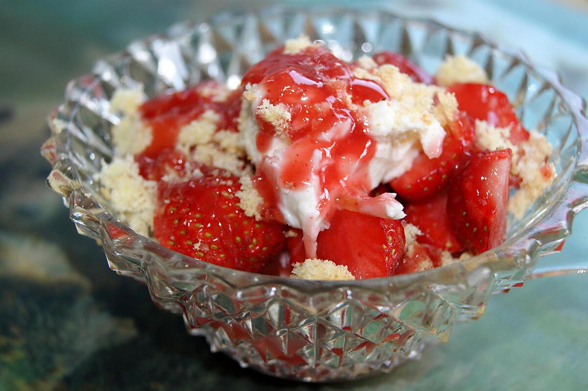 recette Trifle aux fraises et biscuits cuillères.