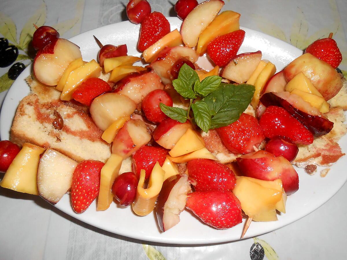 recette BROCHETTES DE FRUITS FRAIS POELEES AU MIEL