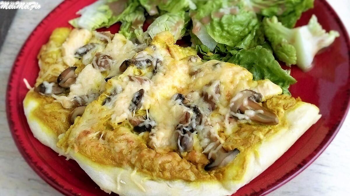 recette Pizza à la crème /poulet /champignons /curry