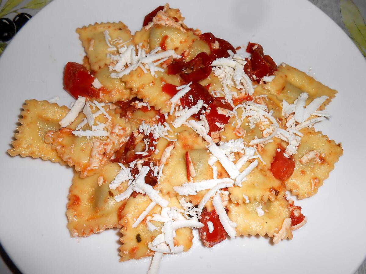 recette RAVIOLI AUX DEUX TOMATES BASILIC ET RICOTTA SALEE