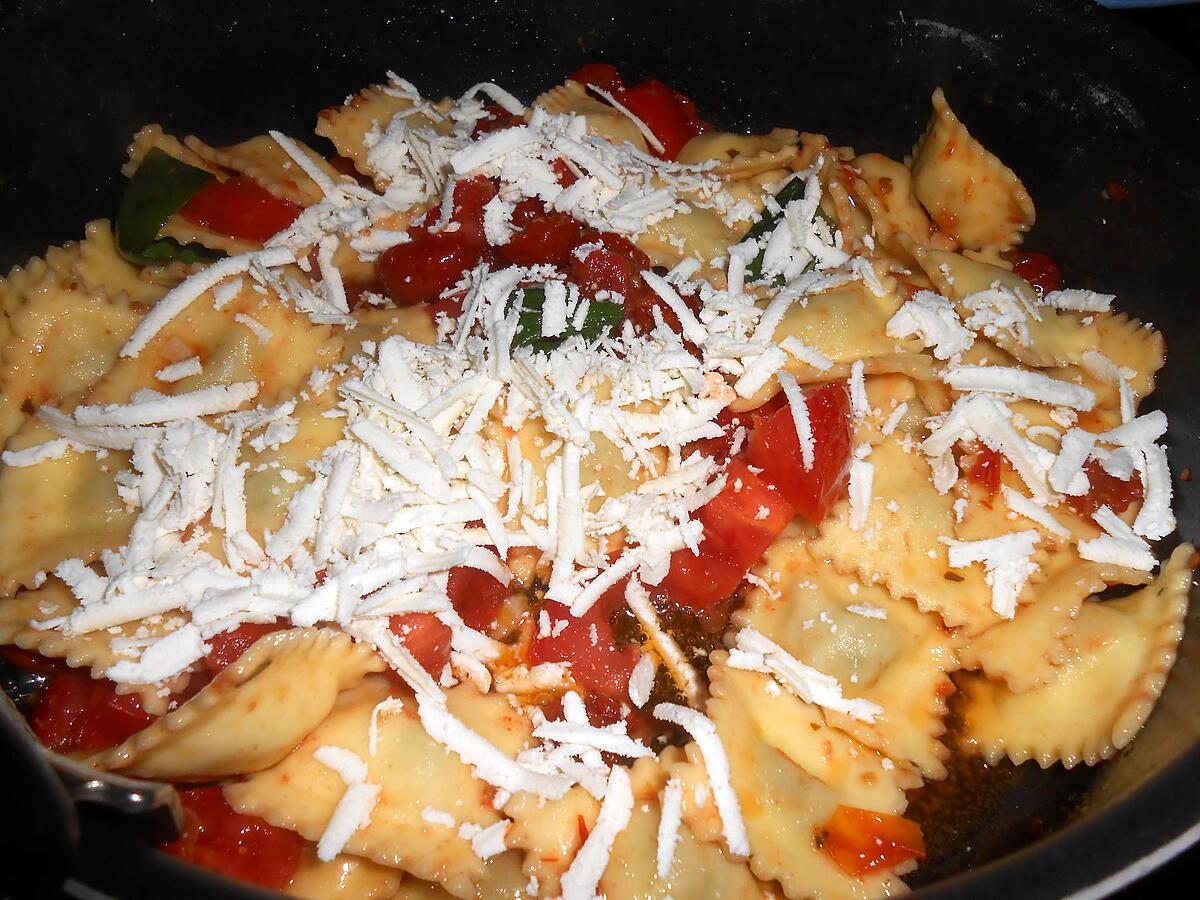 recette RAVIOLI AUX DEUX TOMATES BASILIC ET RICOTTA SALEE