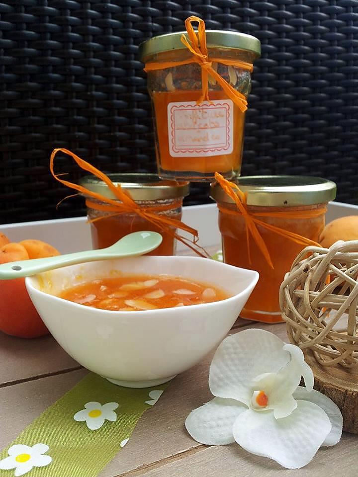 recette Confiture faites maison d'abricots et amandes effilés