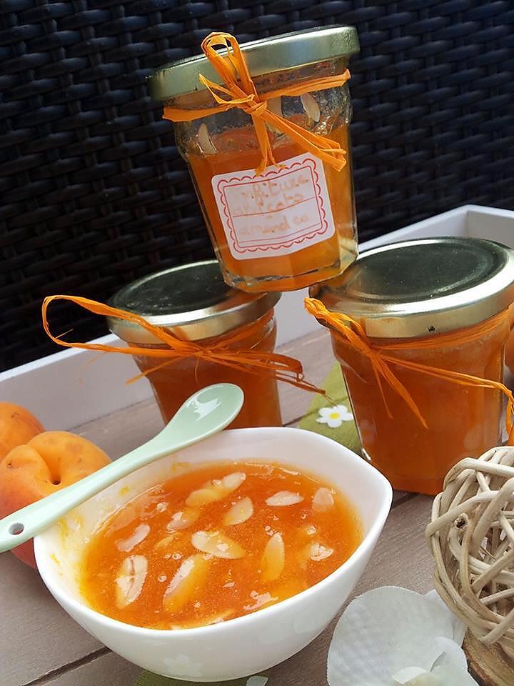 recette Confiture faites maison d'abricots et amandes effilés