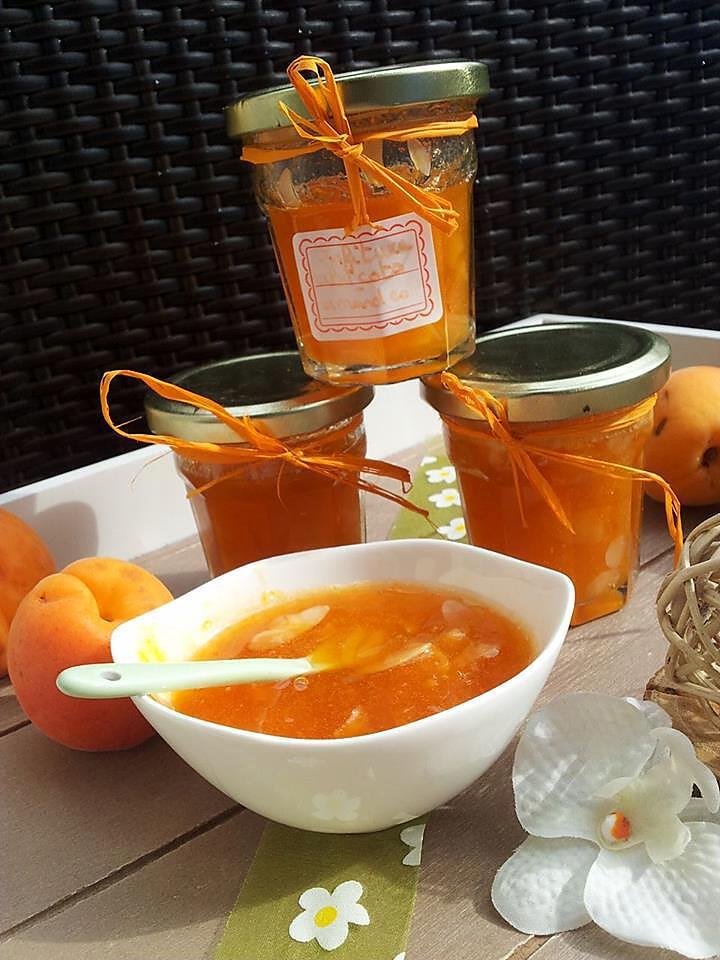 recette Confiture faites maison d'abricots et amandes effilés