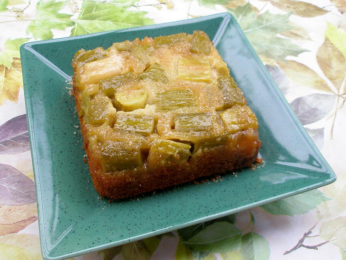 recette Gâteau à la  rhubarbe façon tatin