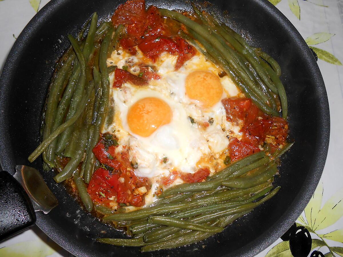 recette OEUFS AU PLAT HARICOTS VERTS A LA TOMATE