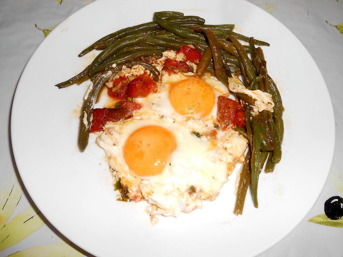 recette OEUFS AU PLAT HARICOTS VERTS A LA TOMATE