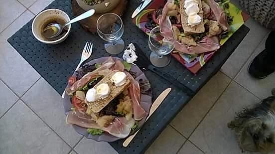 recette Salades jambon cru, poires, et chèvre chaud, miel