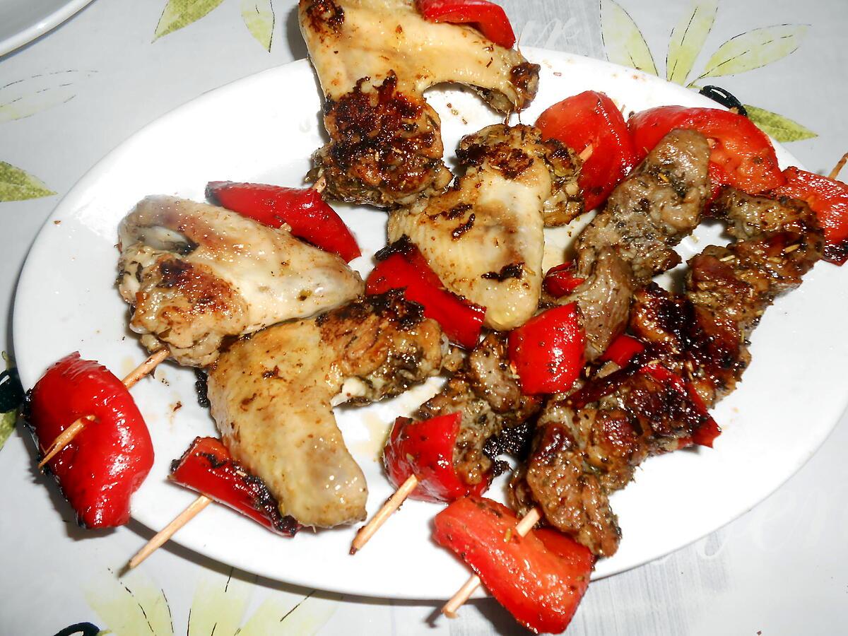 recette DUO DE BROCHETTES AILES DE POULET ET ECHINE DE PORC