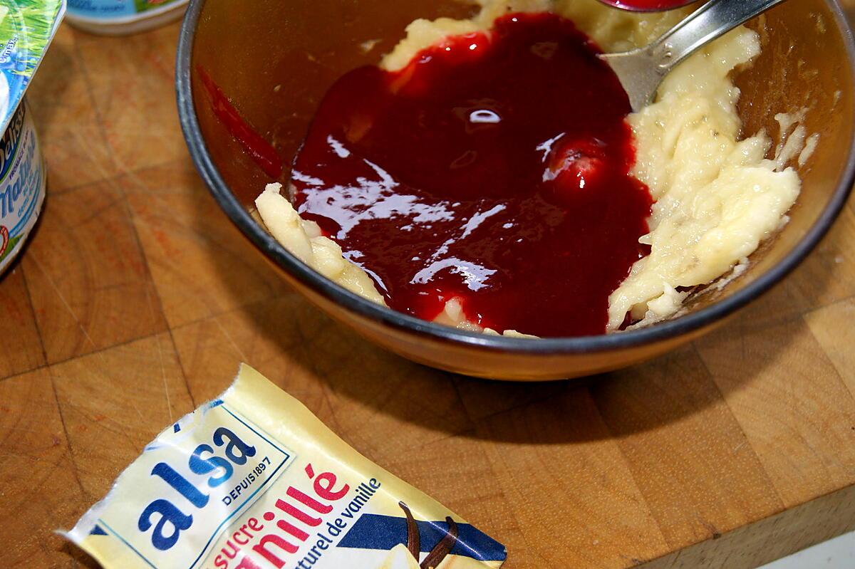 recette Fromage blanc à la banane,coulis de framboises et coulis de caramel beurre salé