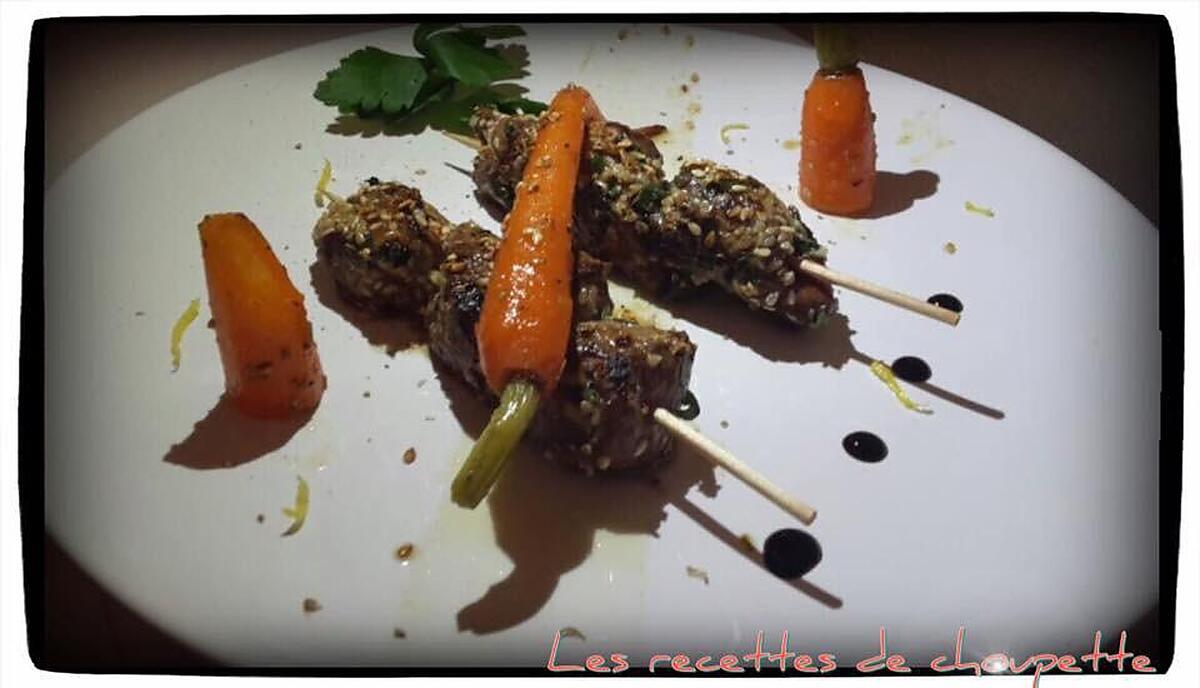 recette Brochettes de magret de canard aux sésames, petites carottes glacées au miel