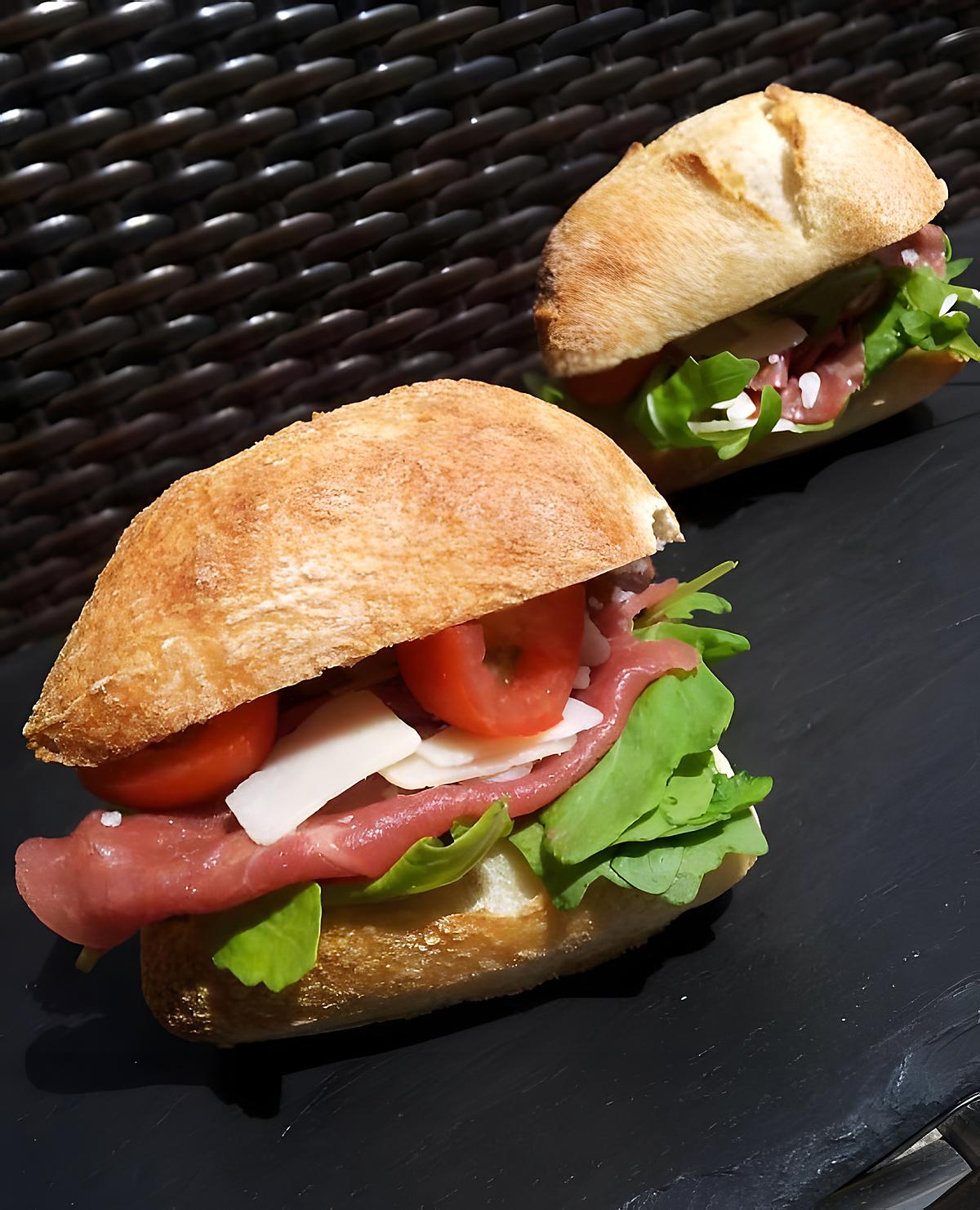 recette Sandwichs ciabatta roquette carpaccio de boeuf-parmesan