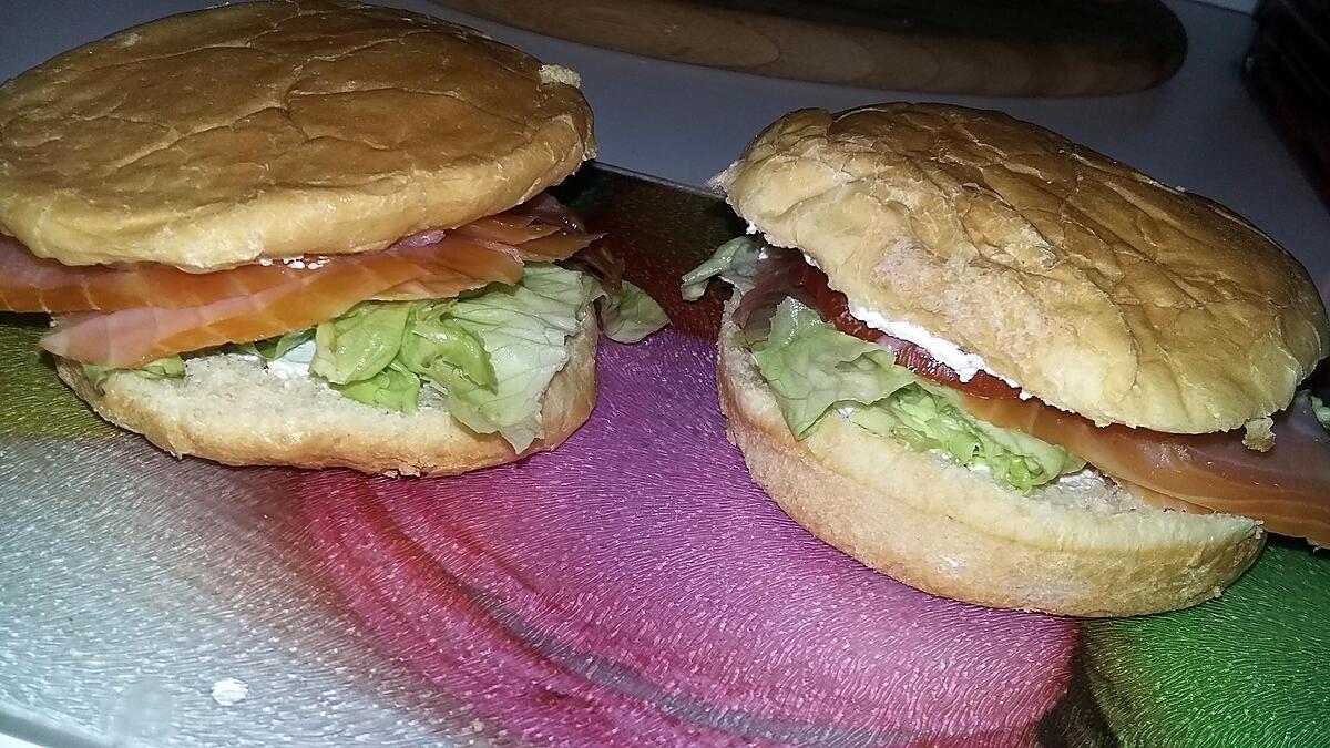 recette Burger au saumon ail et fines herbes