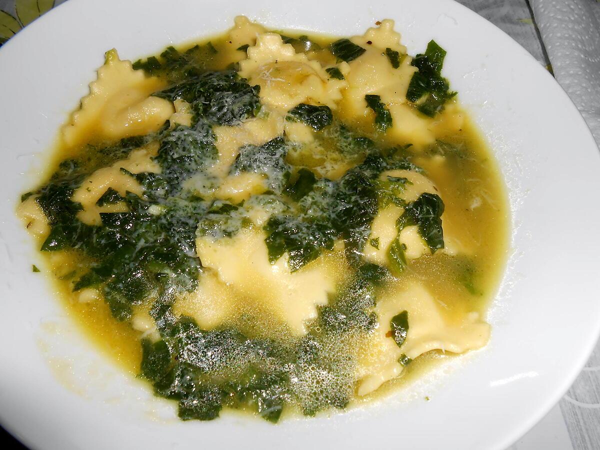 recette RAVIOLI AU BROCCIU ET  BOUILLON AUX EPINARDS