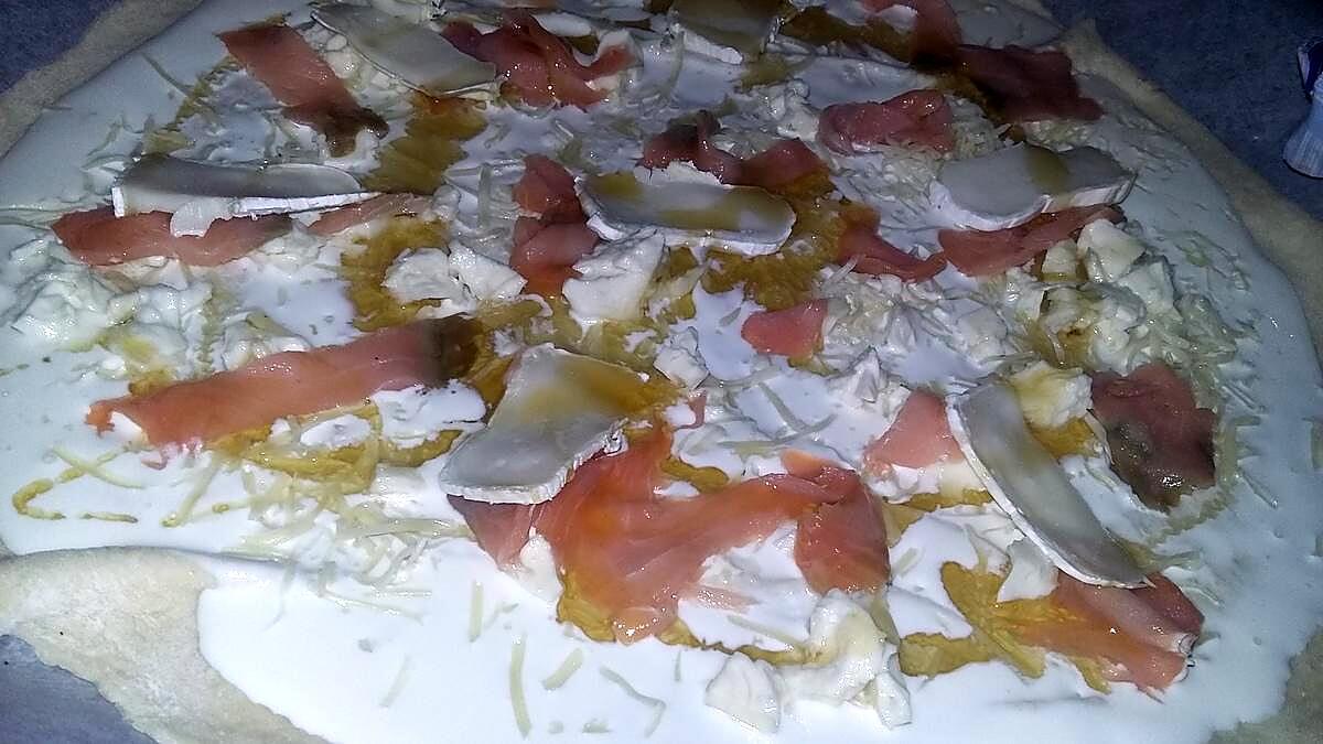 recette Pizza saumon chèvre miel