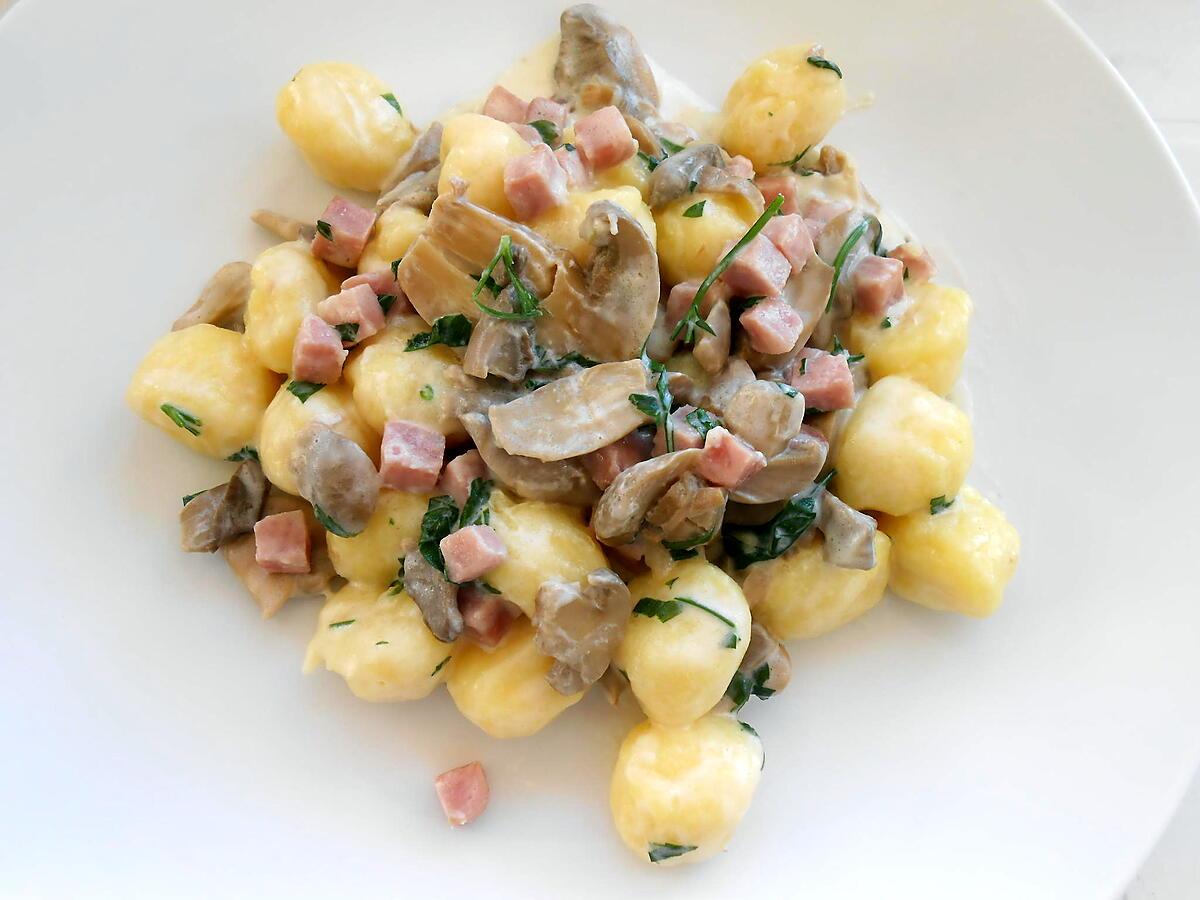 recette GNOCCHI SAUCE CREMEUSE JAMBON CHAMPIGNONS