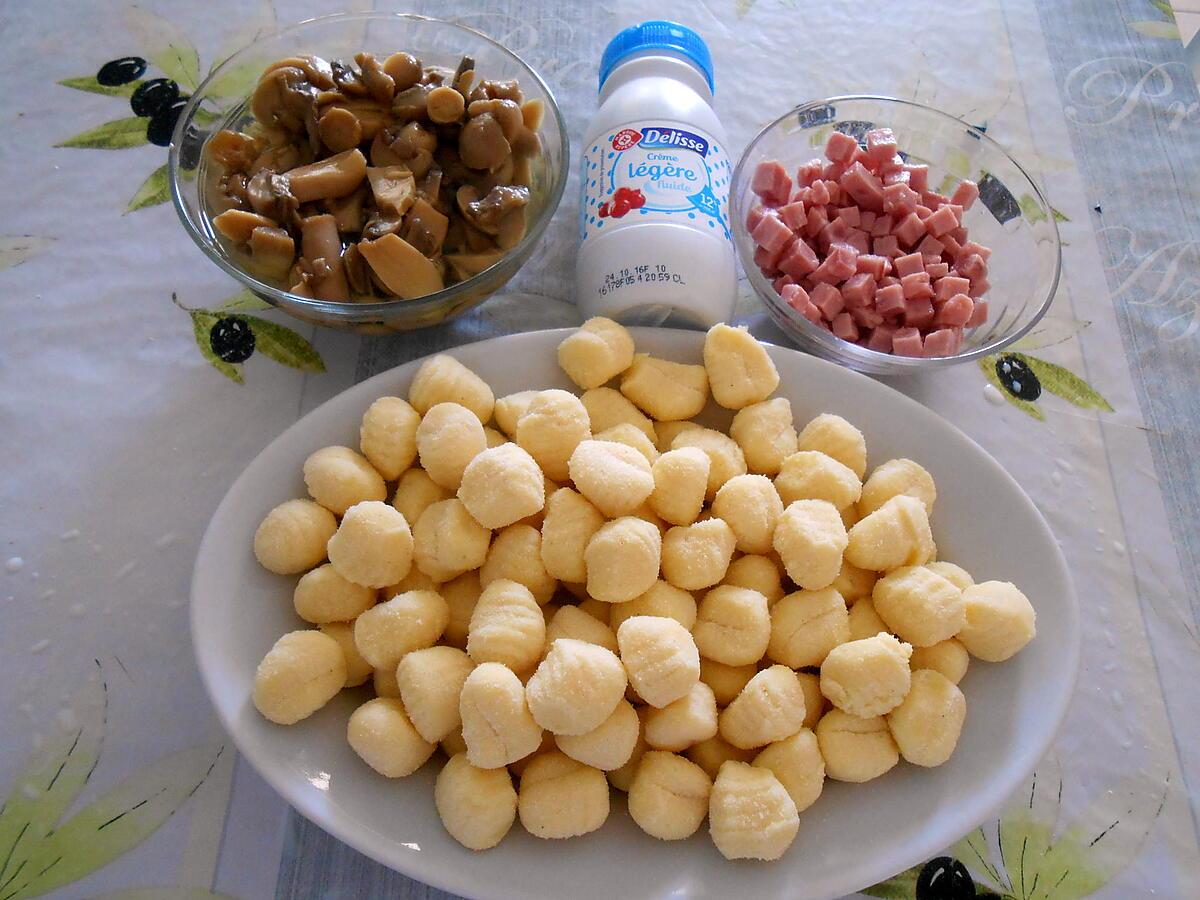 recette GNOCCHI SAUCE CREMEUSE JAMBON CHAMPIGNONS