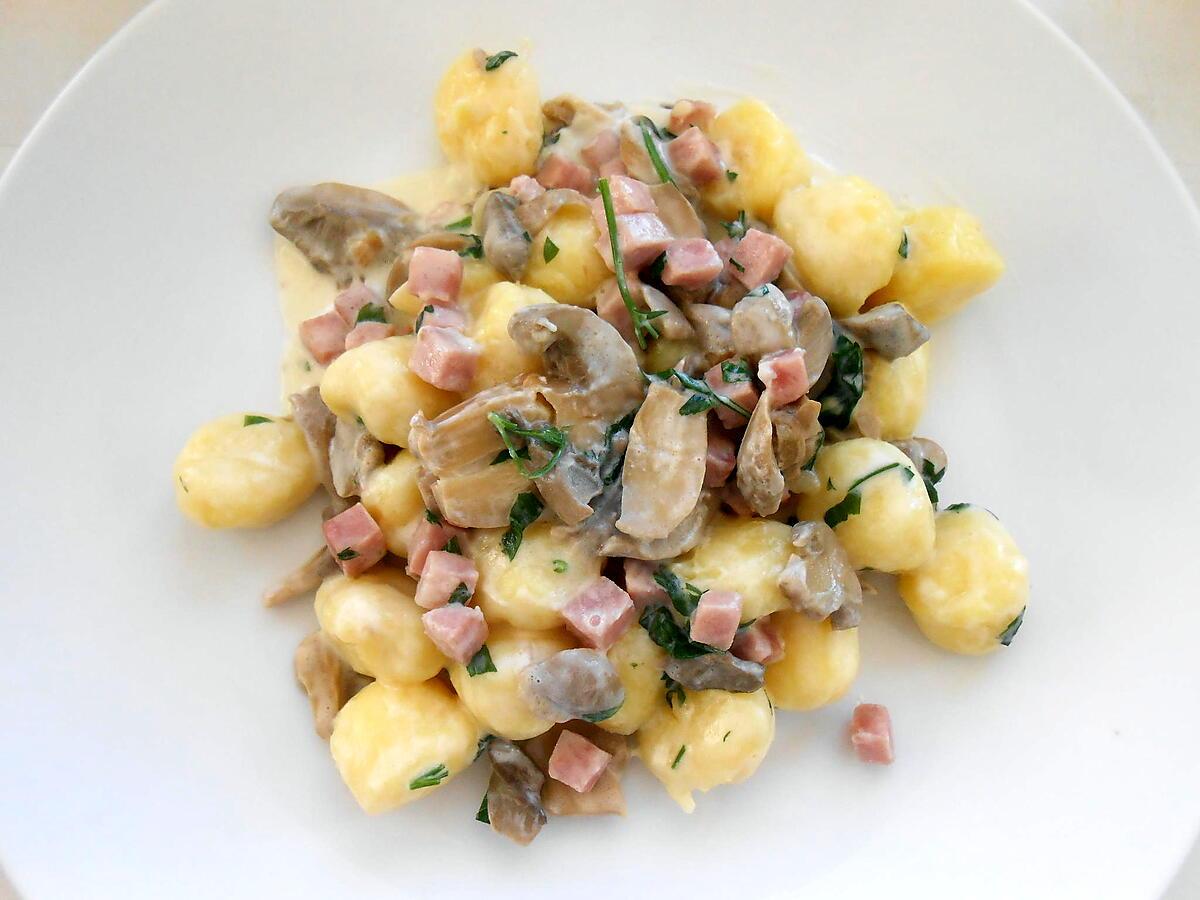 recette GNOCCHI SAUCE CREMEUSE JAMBON CHAMPIGNONS