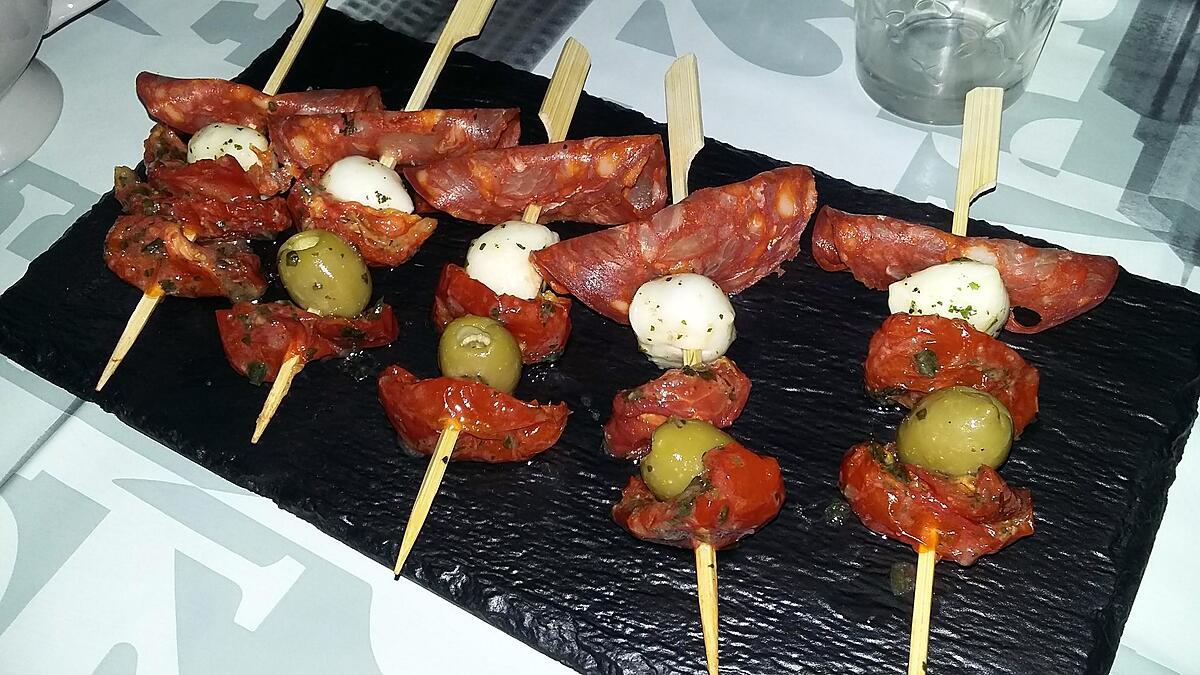 recette Tapas brochettes de chorizo mozzarella tomates confites