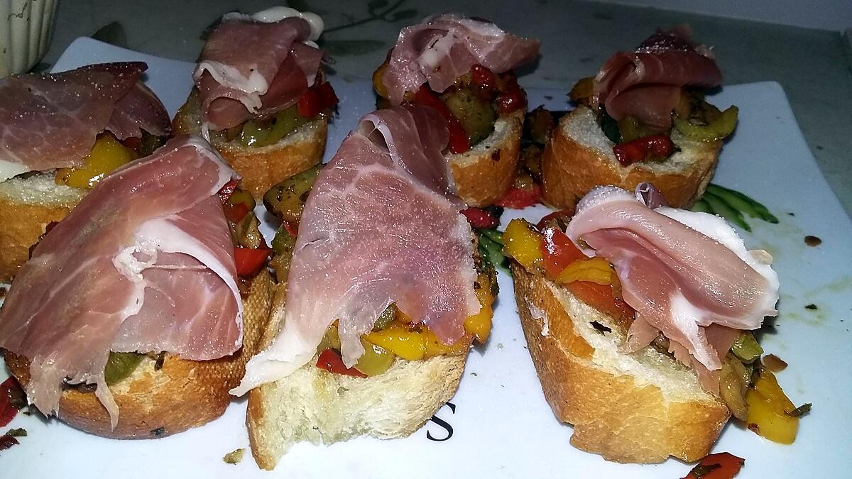 recette Tapas tartines au 3 poivrons et jambon cru