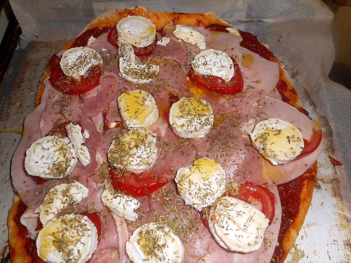 recette Pizza aux fromages de chevre et au jambon