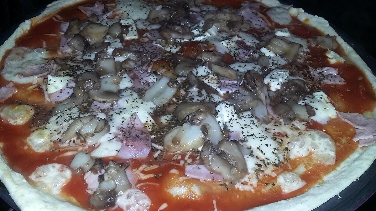 recette Pizza jambon champignons mozzarella