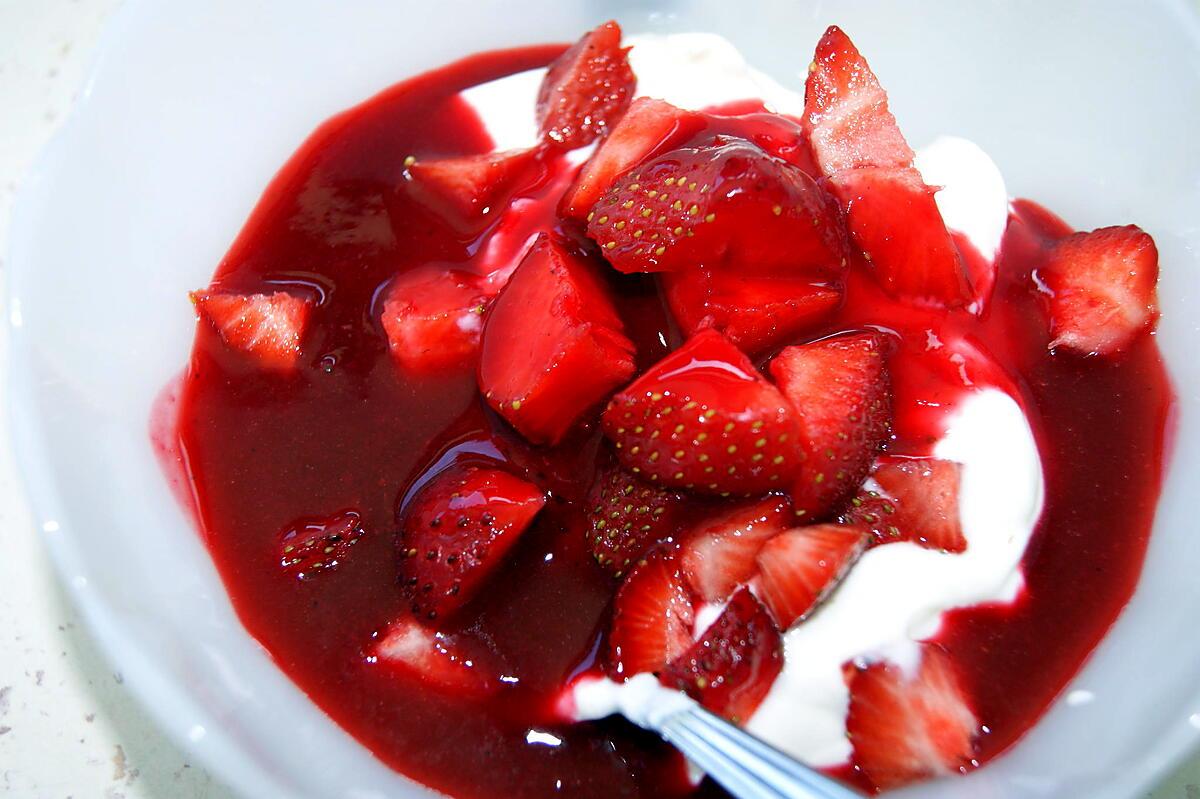 recette Fromage blanc aux fraises et coulis de framboises