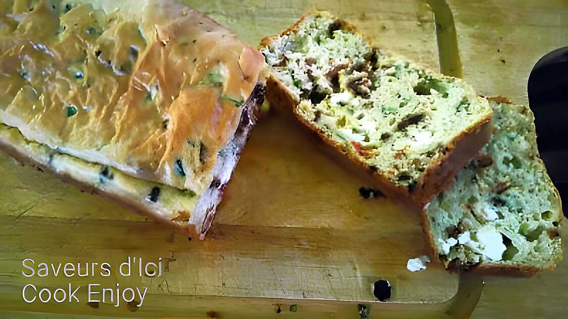 THERMOMIX: Cake salé Courgette, Fêta, Tomates confites, Olives noires