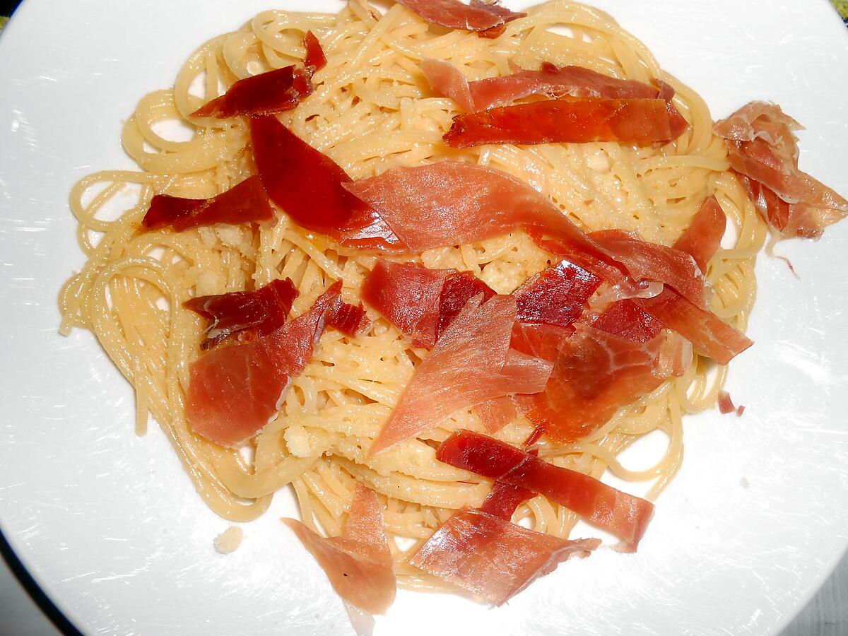 recette SPAGHETTADE AU BEURRE PARMESAN ET JAMBON CRU