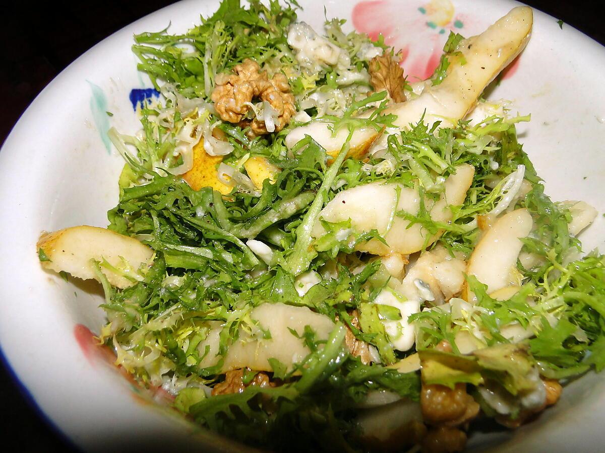 recette Salade avec poires, noix et roquefort