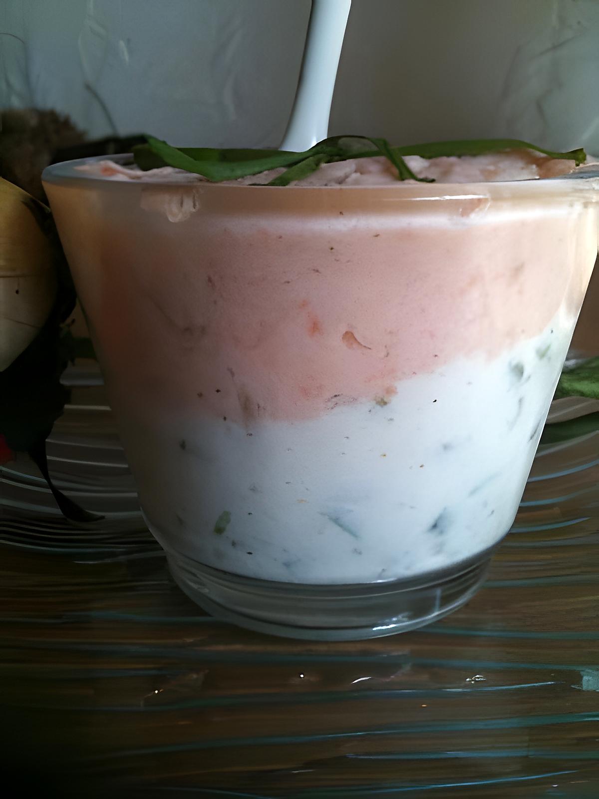 recette VERRINE  A  LA  CREME  DE  SAUMON  FUMEE  ET  FAISSELLE