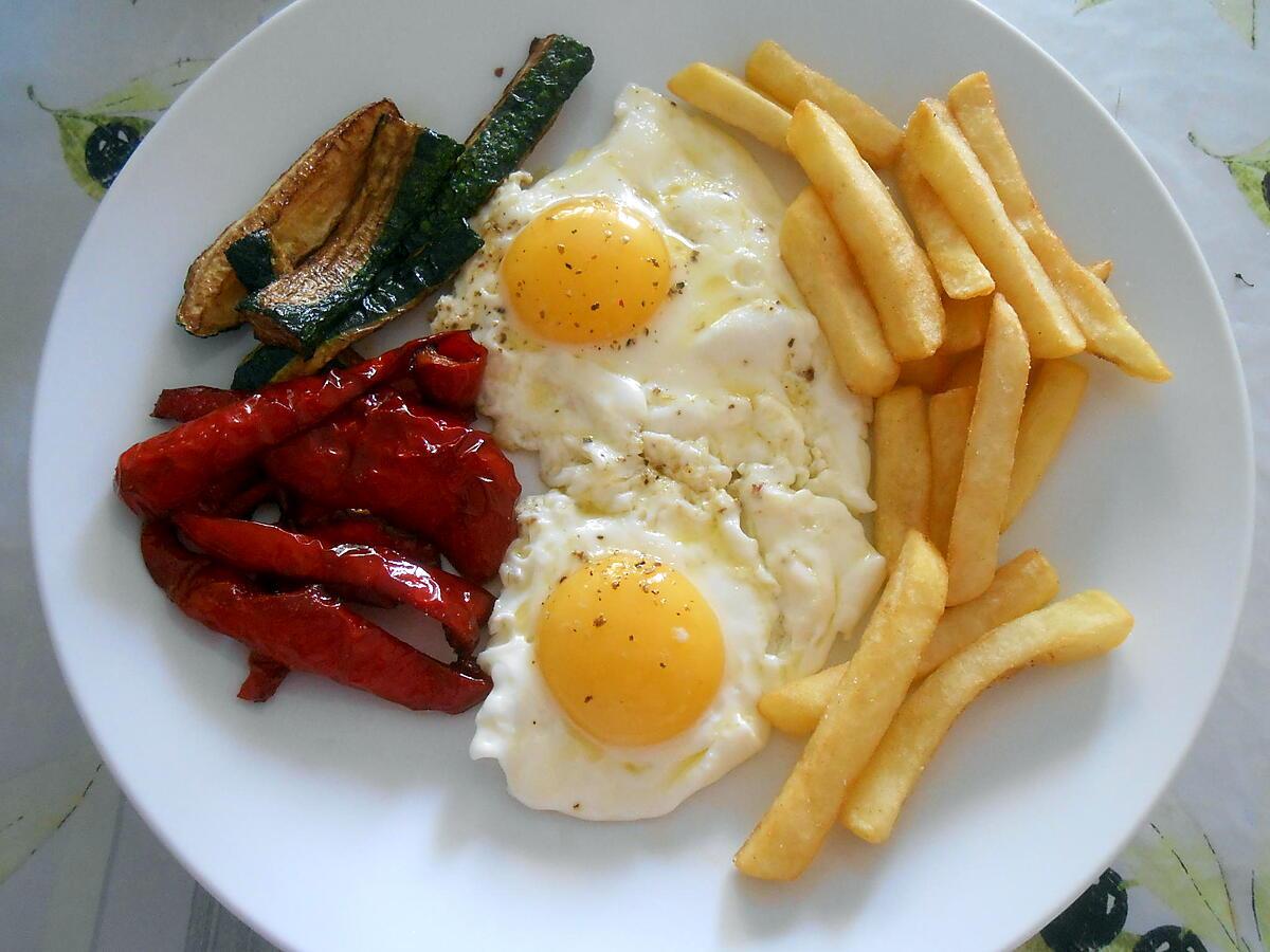 recette FRITES DE LEGUMES ET OEUFS AU PLAT