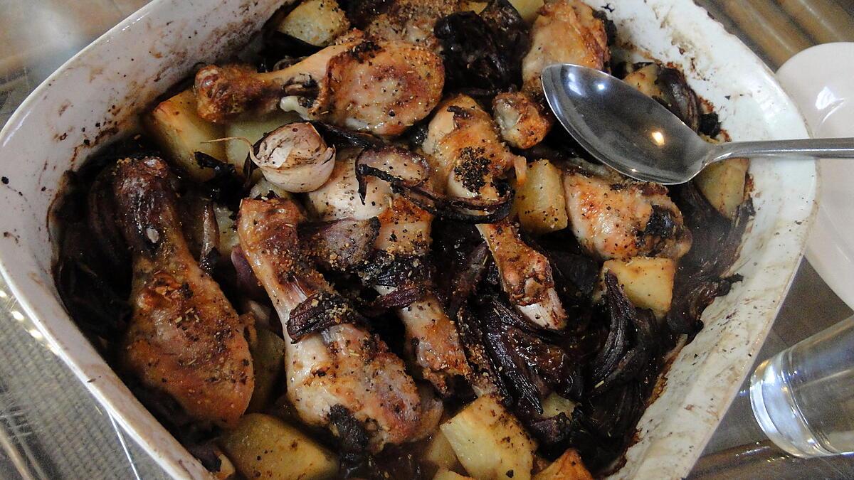 recette Poulet rôti avec oignons rouges, pommes de terre et romarin