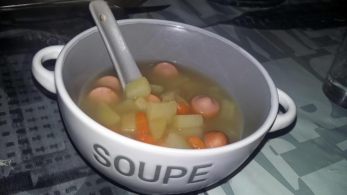 recette Soupe de morceaux de légumes et saucisses de Strasbourg au thermomix