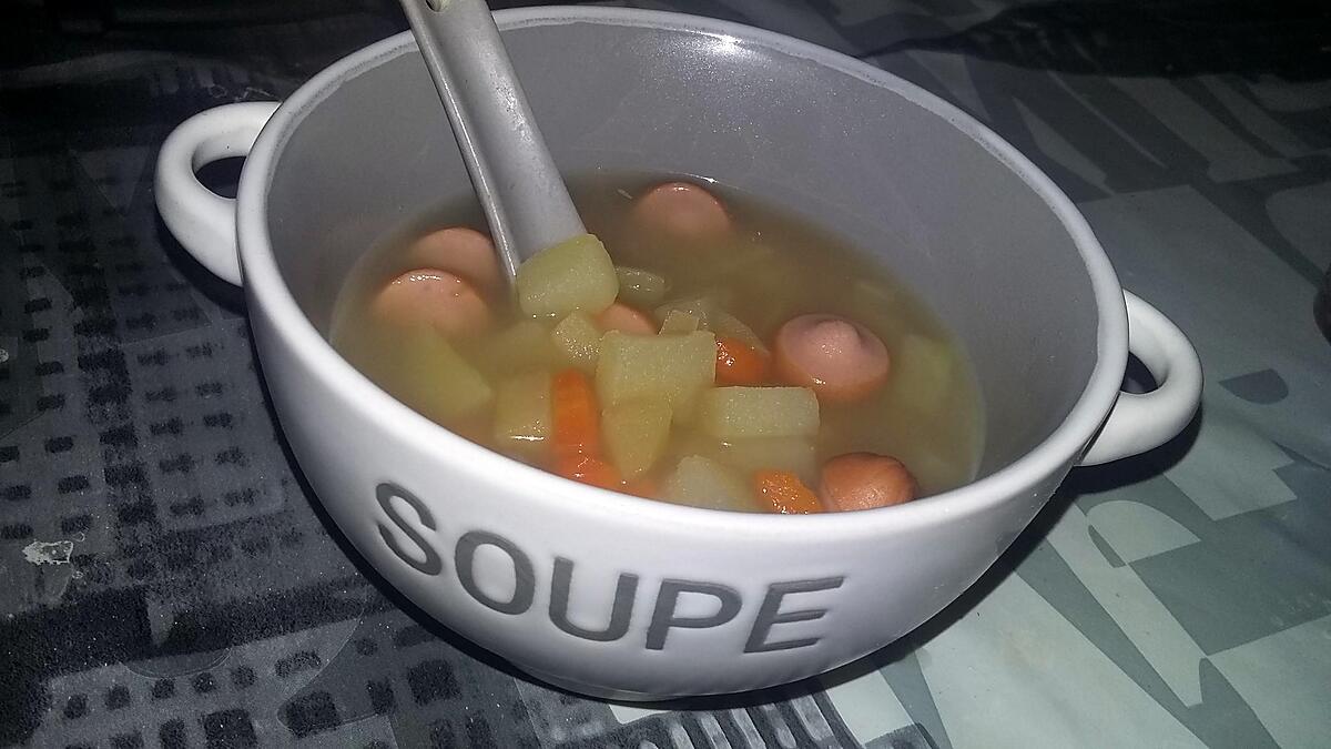 recette Soupe de morceaux de légumes et saucisses de Strasbourg au thermomix