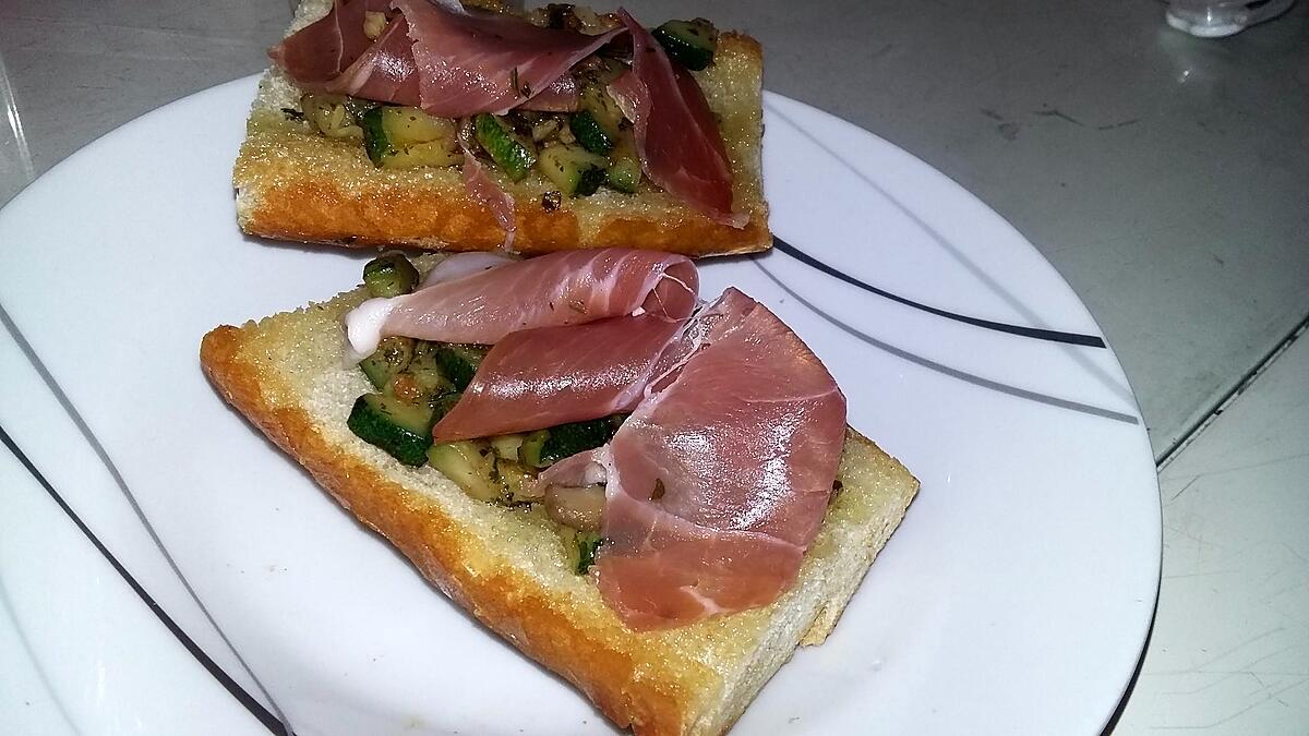 recette Tartines aux courgettes et au jambon cru