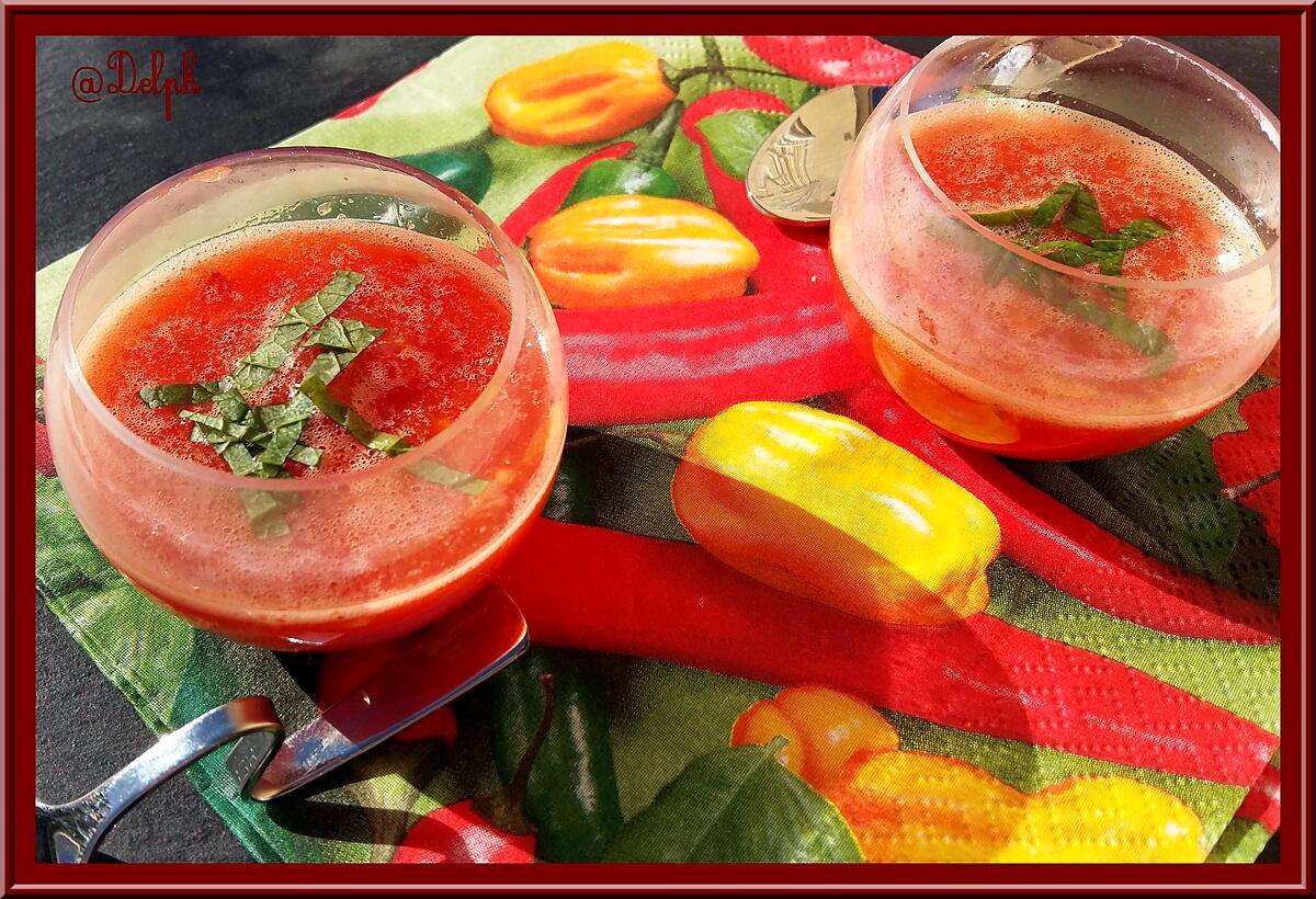 recette Verrines de soupe de tomates au basilic