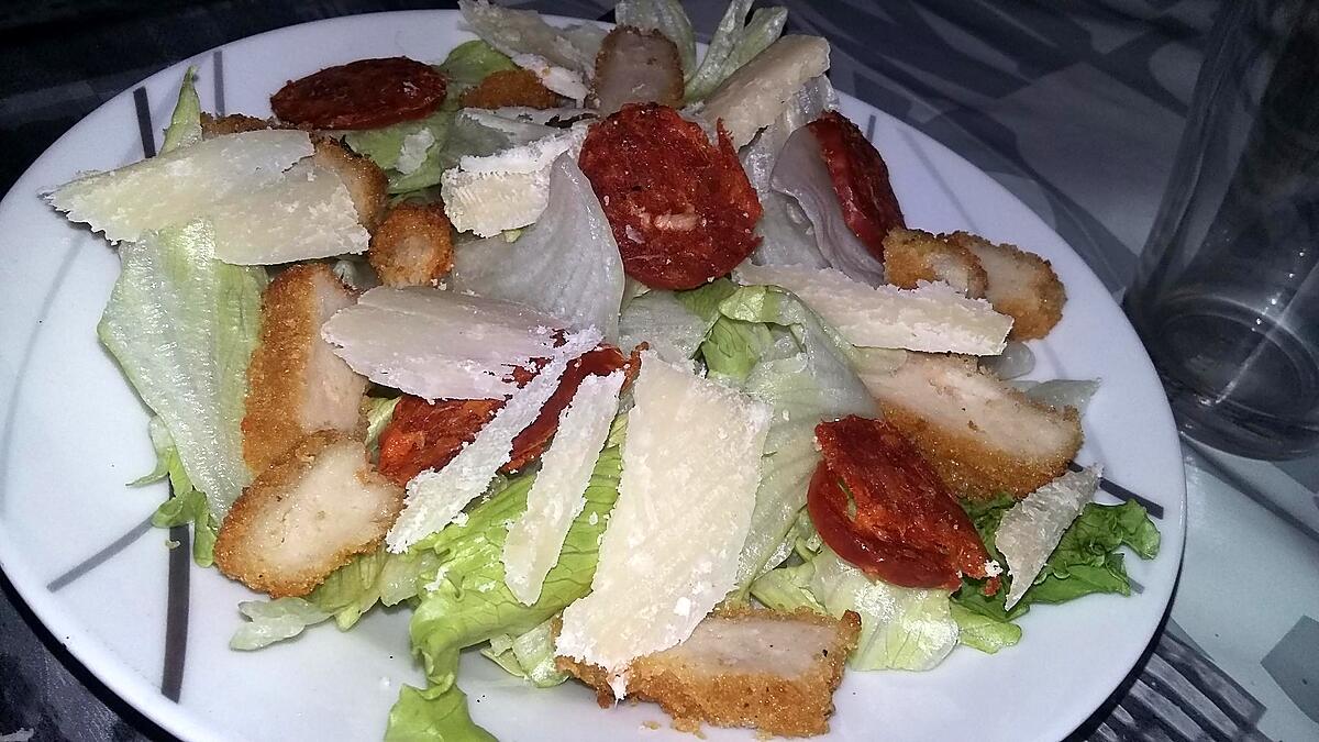 recette Salade iceberg de poulet pané, chorizo parmesan