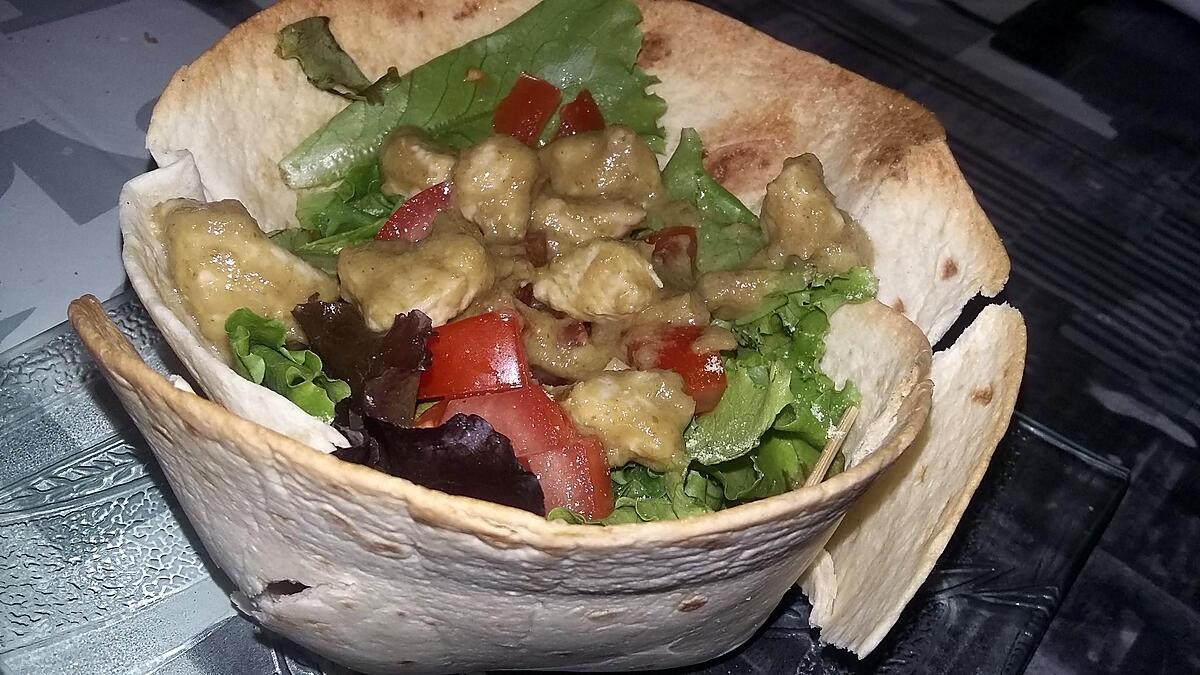 recette Salade de blancs de dinde au lait de coco, curry vert et citronnelle dans son saladier wrap