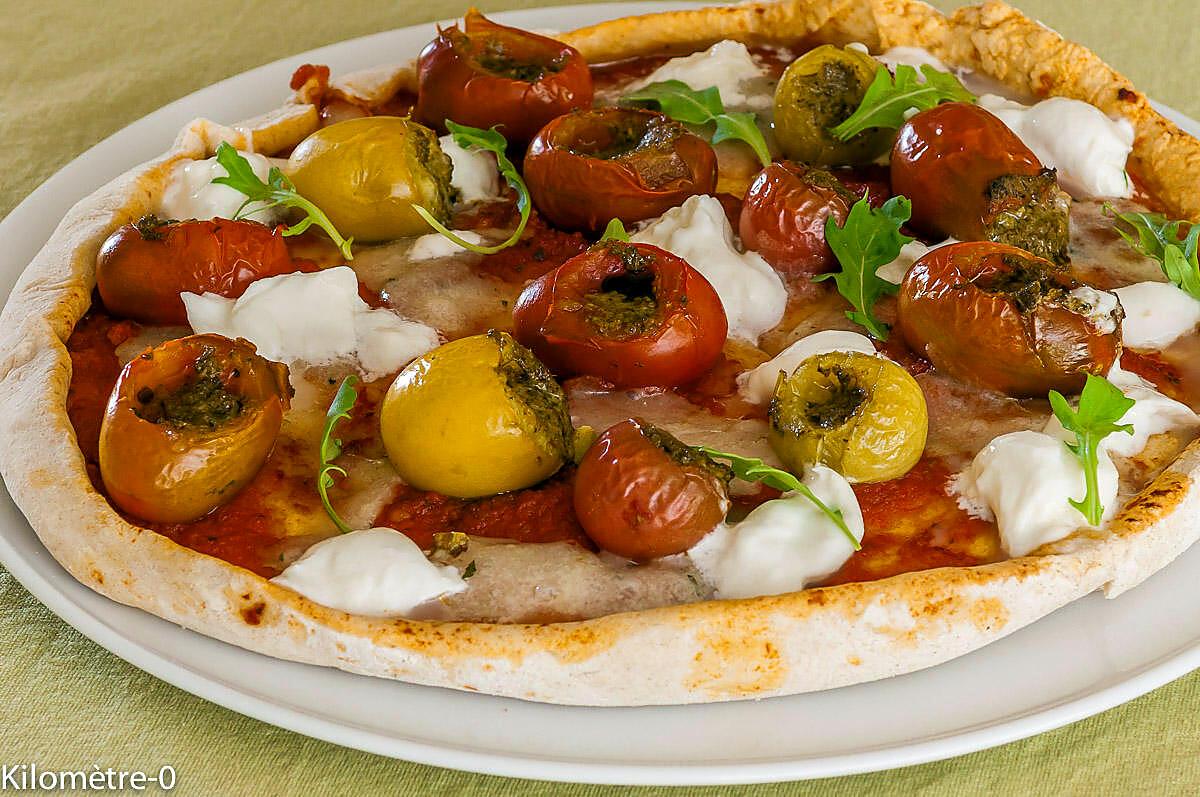 recette Pizza tomates cerises, pesto, pécorino et mozzarella