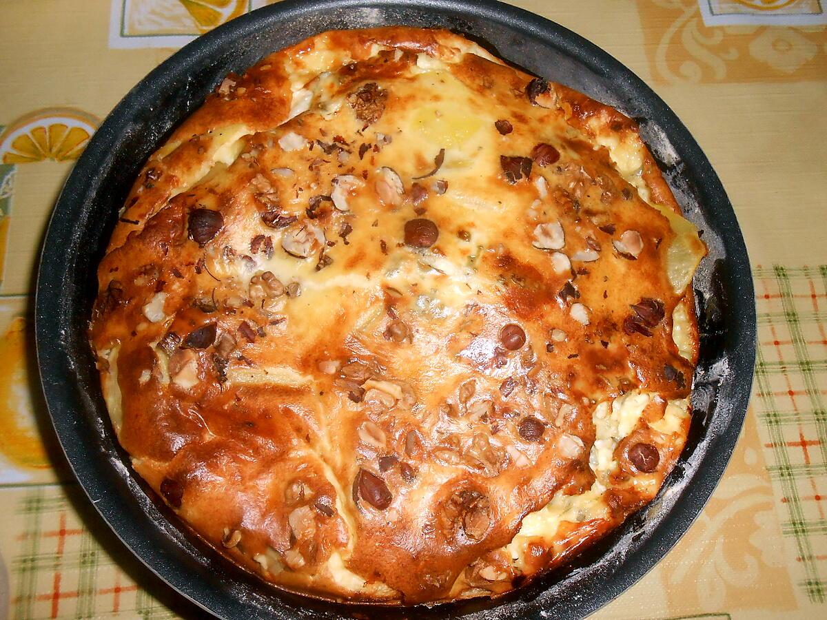 recette QUICHE SANS PATE AUX POMMES DE TERRE ET BLEU NOIX ET NOISETTES