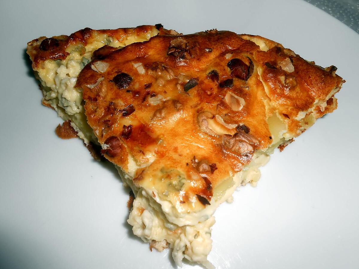 recette QUICHE SANS PATE AUX POMMES DE TERRE ET BLEU NOIX ET NOISETTES